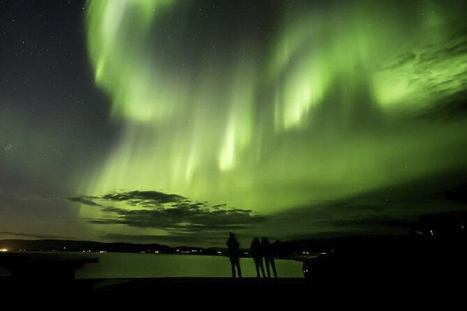 from-reykjavik-4x4-minibus-northern-lights-with-photo-and-cocoa