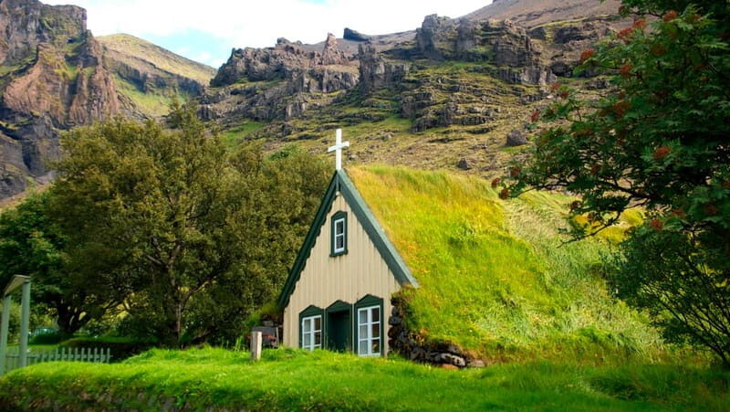 From Reykjavik: Glacier Lagoon and Fjaðrárgjúfur Canyon Tour - Seasonal Highlights and Considerations