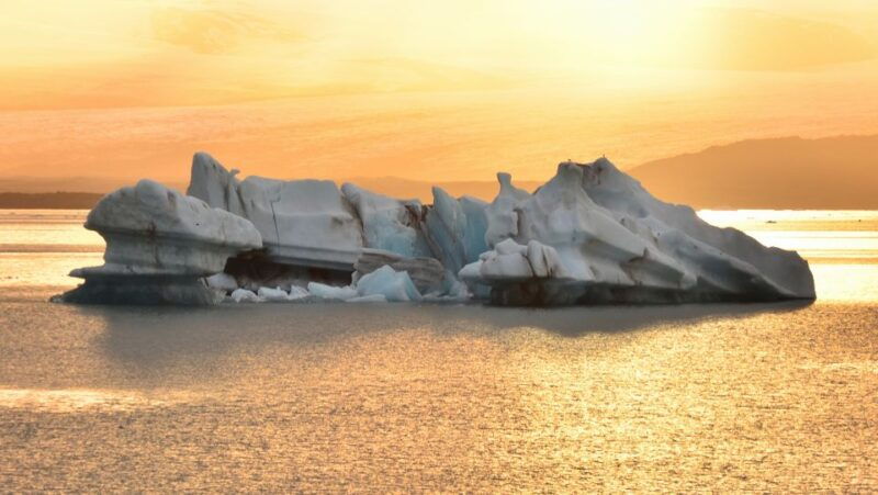 from-reykjavik-glacier-lagoon-and-northern-lights-tour
