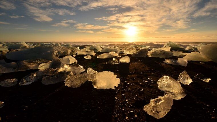 from-reykjavik-glacier-lagoon-and-northern-lights-tour