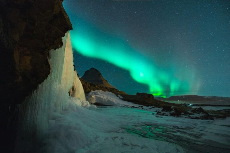 from-reykjavik-private-northern-lights-minibus-tour
