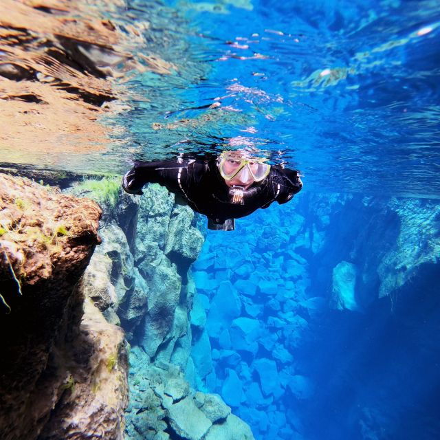 from-reykjavik-silfra-snorkeling-with-underwater-photos