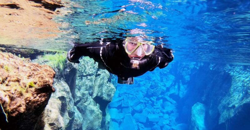 from-reykjavik-silfra-snorkeling-with-underwater-photos