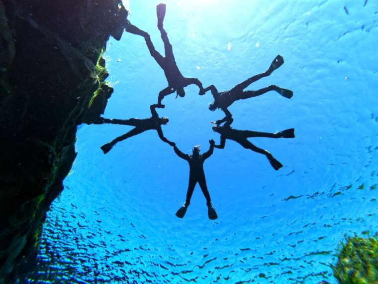 from-reykjavik-silfra-snorkeling-with-underwater-photos