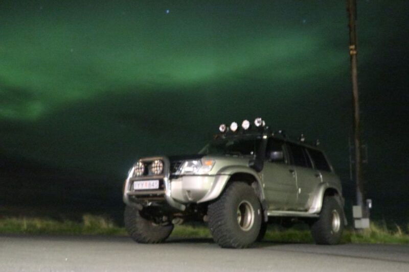 from-reykjavik-spot-the-northern-lights-with-snacks-drink