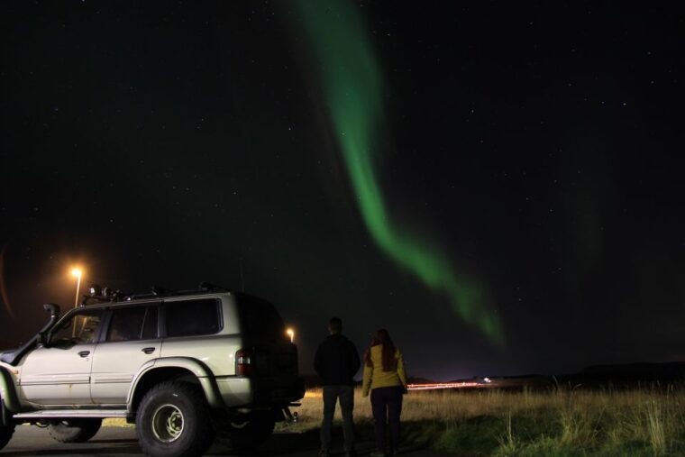 from-reykjavik-spot-the-northern-lights-with-snacks-drink
