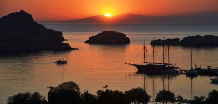 from-rhodes-city-evening-bus-trip-to-lindos