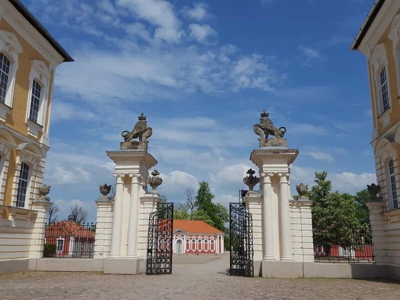 From Riga to Vilnius with Sightseeing Stops Top Private Tour - Who Is This Tour Best For?