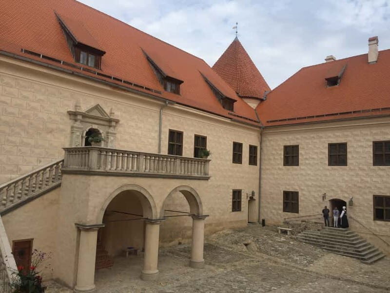 From Riga: Vilnius One-Way Tour with Sightseeing Stops - Key Points