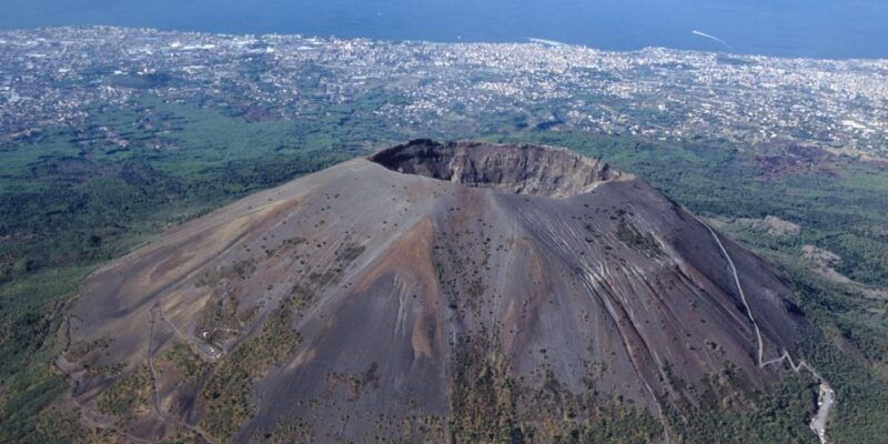 from-rome-pompeii-ruins-and-mt-vesuvius-with-lunchwine