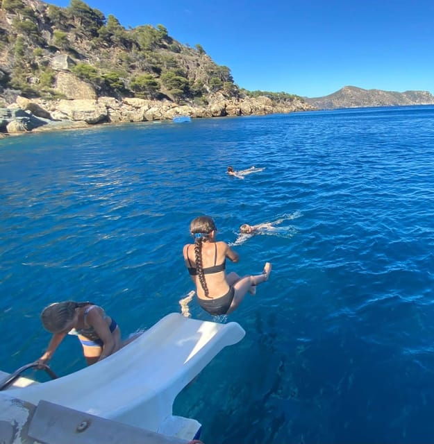 from-roses-an-underwater-world-of-adventures-with-swimming-and-underwater-vision