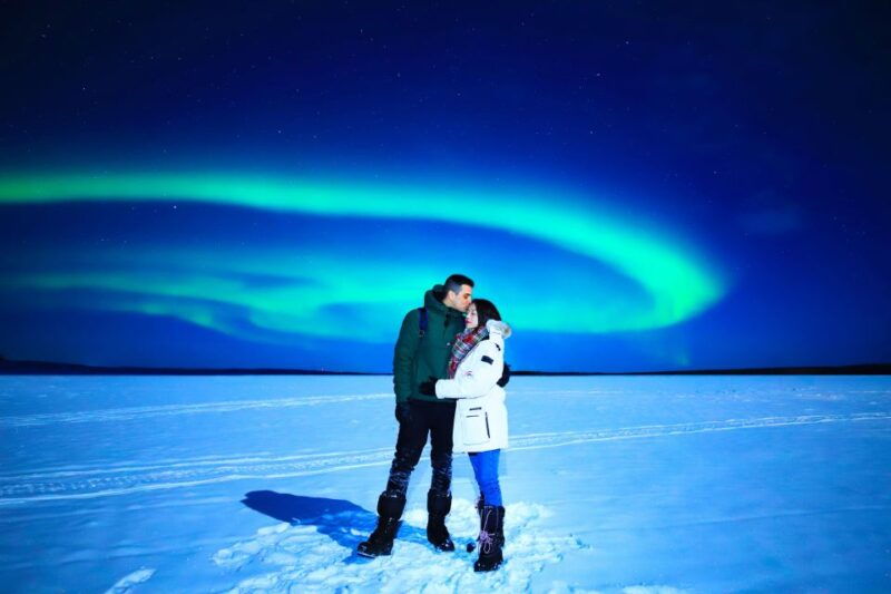 from-rovaniemi-lakeside-auroras-paparazzi-photography
