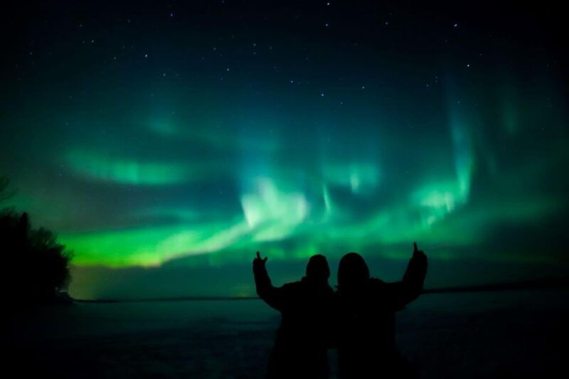 from-rovaniemi-lakeside-auroras-paparazzi-photography