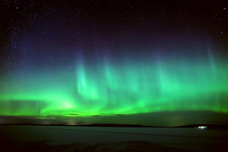 from-rovaniemi-lakeside-auroras-paparazzi-photography