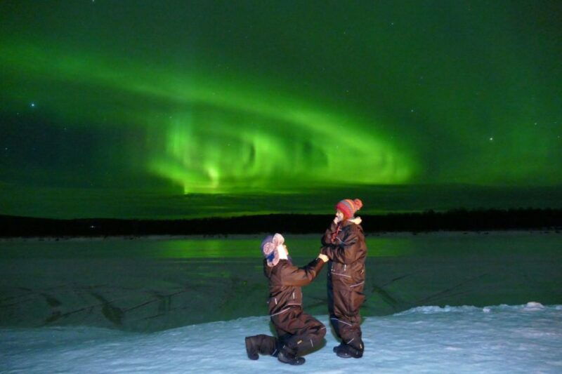 from-rovaniemi-lakeside-auroras-paparazzi-photography