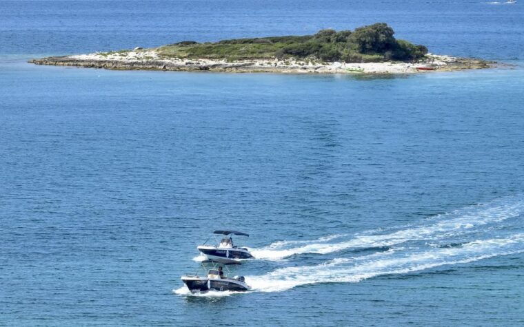 from-rovinj-sea-caves-sandy-levan-island-speedboat-tour