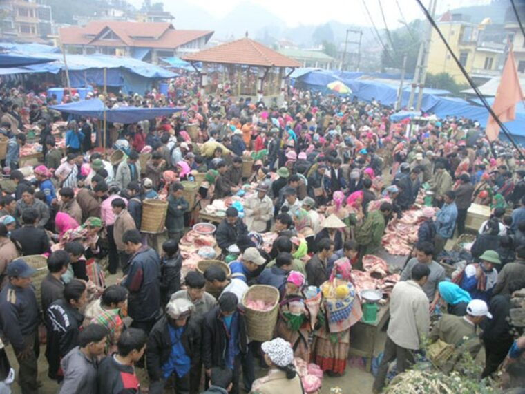 from-sa-pa-sunday-bac-ha-market-group-tour