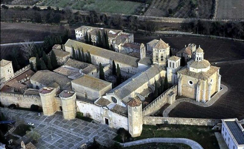 from-salou-poblet-tour-wines-sitges
