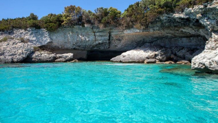 from-santa-teresa-gallura-dinghy-tour-to-corsica