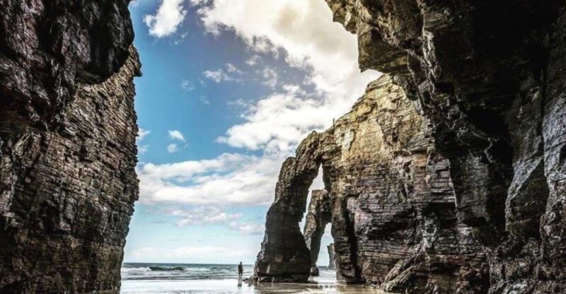 From Santiago: Lugo Ribadeo & Cathedral Beach Full-Day Tour - Exploring Galicia: Lugo and Cathedral Beach in a Day
