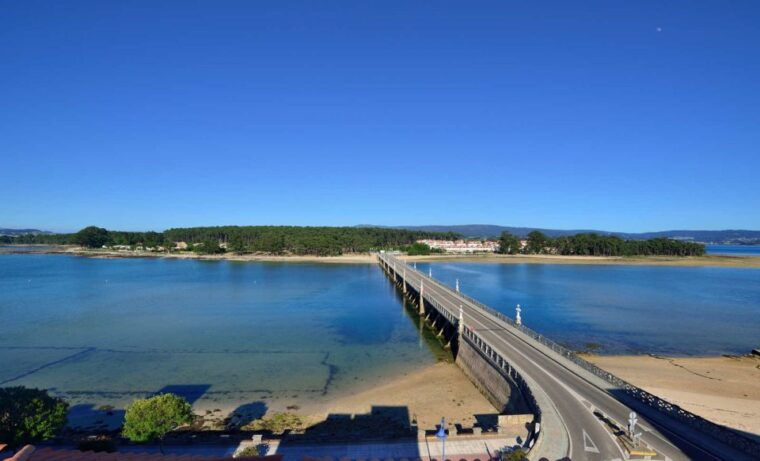 from-santiago-tour-to-rias-baixas-with-boat-trip-and-winery