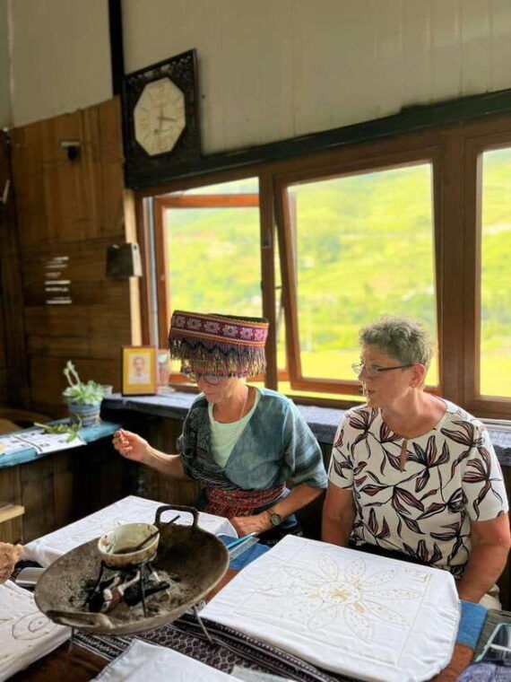 from-sapa-hmong-batik-traditional-workshop-private-tour
