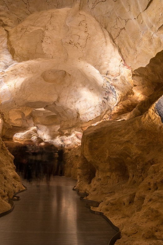 from-sarlat-la-caneda-lascaux-iv-and-cave-art-full-day-tour