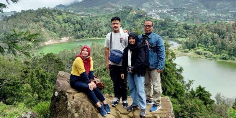 from-semarang-trip-to-dieng-sunrise-crater-color-lake-view