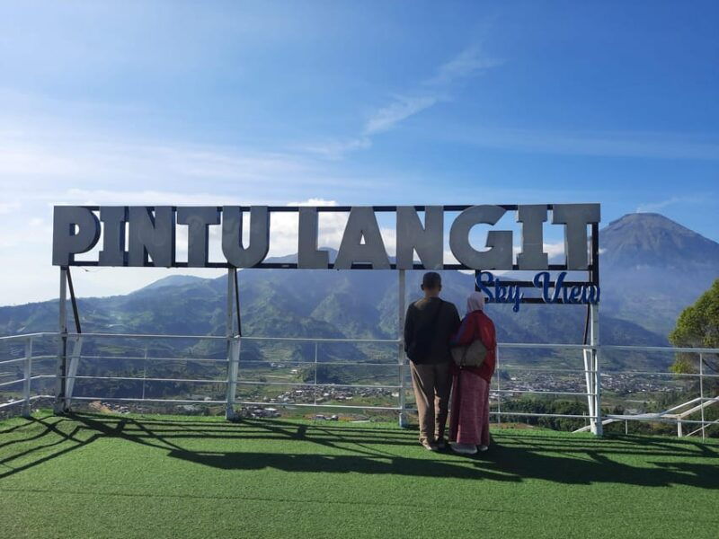 from-semarang-trip-to-dieng-sunrise-crater-color-lake-view