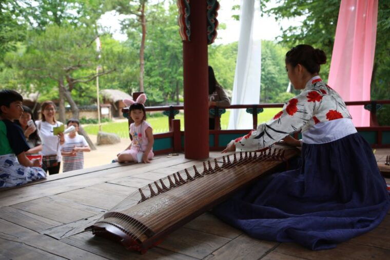 from-seoul-suwon-hwaseong-fortress-folk-village-day-tour