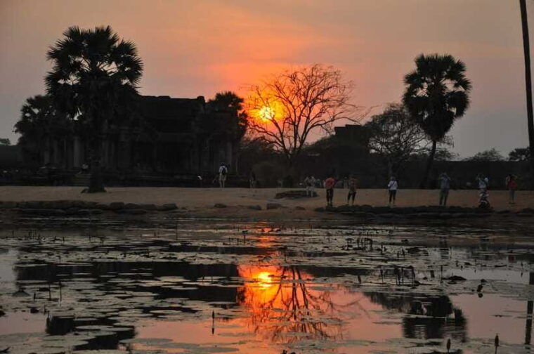 from-siem-reap-angkor-wat-sunrise-small-group-tour