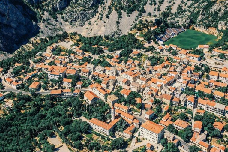 from-sinj-flight-over-imotski-trilj-omis-and-split