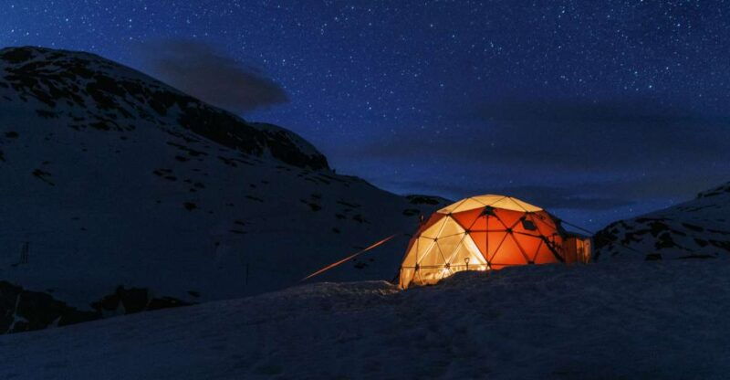 from-skjeggedal-trolltunga-sunset-winter-overnight-tour