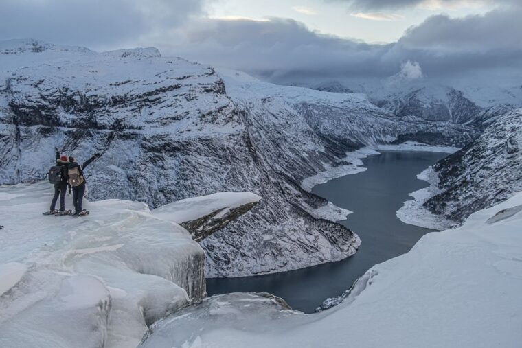 from-skjeggedal-trolltunga-sunset-winter-overnight-tour