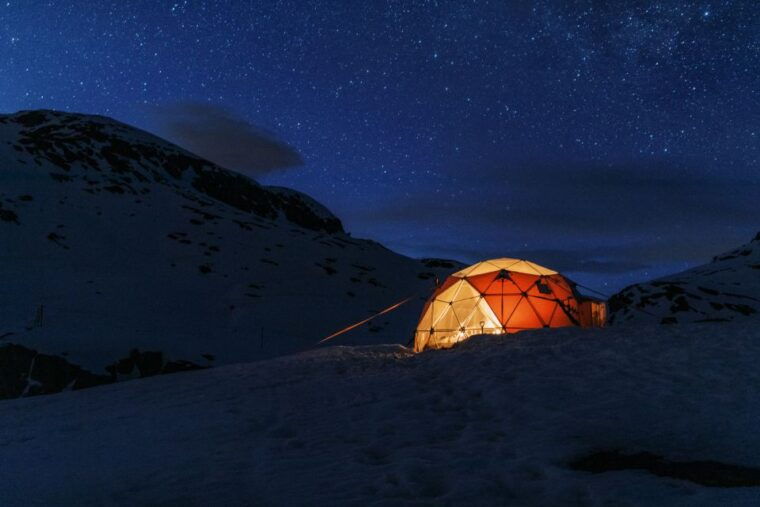 from-skjeggedal-trolltunga-sunset-winter-overnight-tour