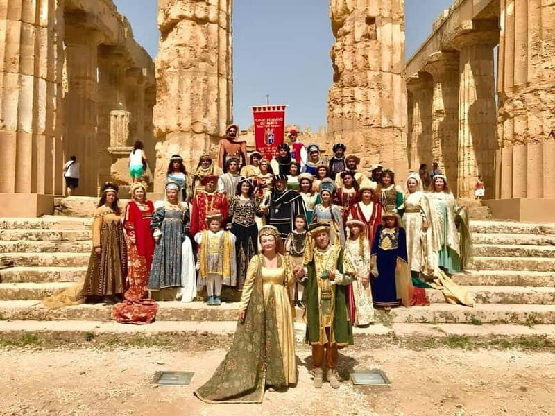 From Spectator to Extra in Castelvetrano's Santa Rita Parade - Key Points