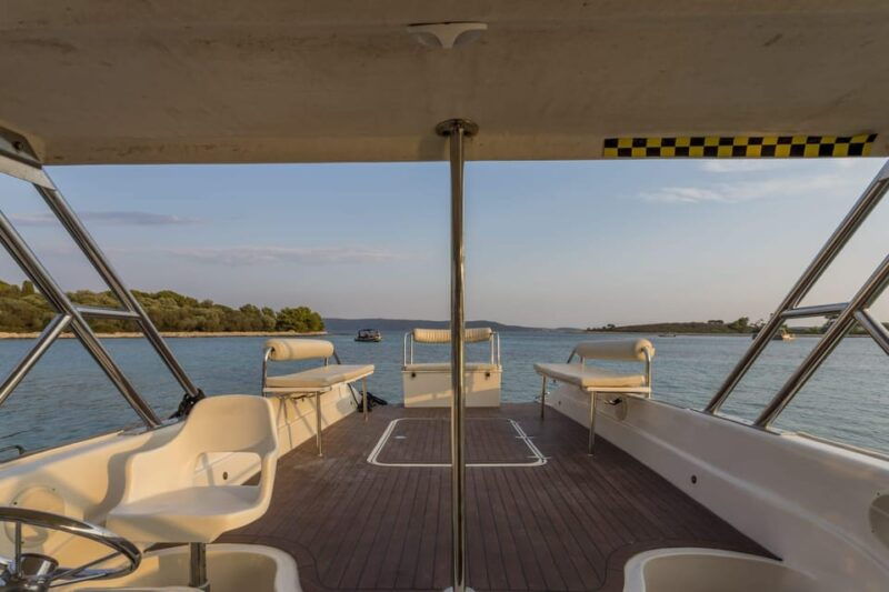 from-split-5-island-tour-with-visiting-blue-cave-hvar