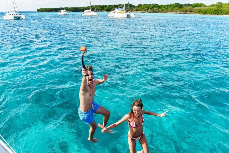 from-split-blue-cave-5-islands-with-vis-hvar-boat-tour