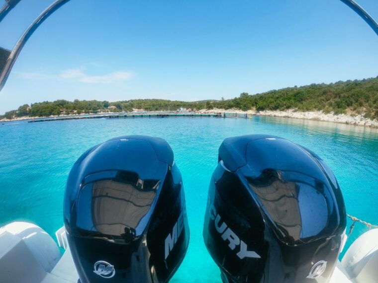 from-split-blue-cave-5-islands-with-vis-hvar-boat-tour