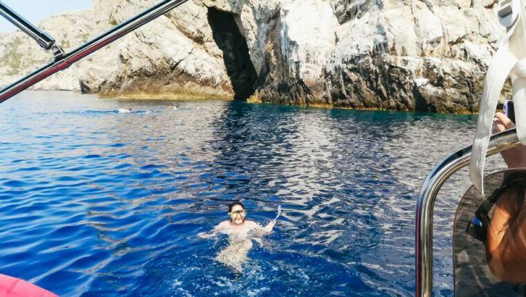 from-split-blue-cave-5-islands-with-vis-hvar-boat-tour