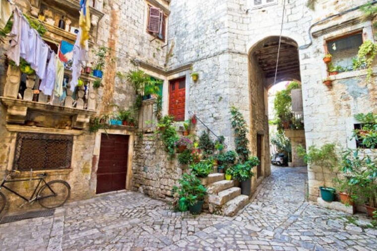 from-split-blue-lagoon-solta-and-trogir-speedboat-tour
