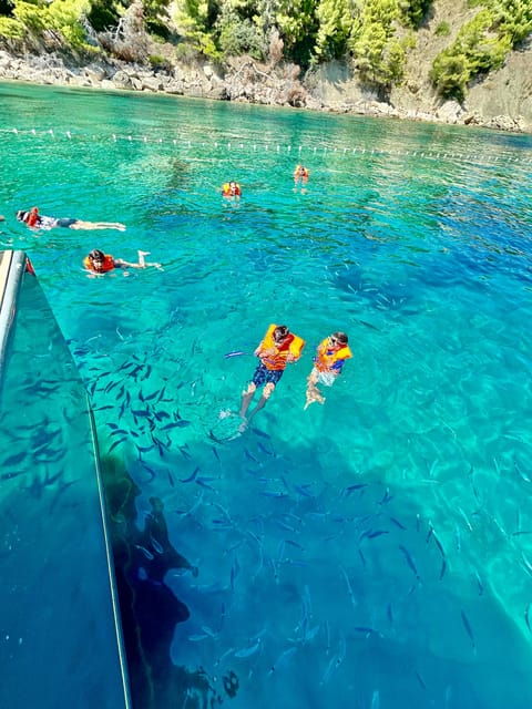from-split-private-deluxe-blue-cave-tour-with-grilled-lunch