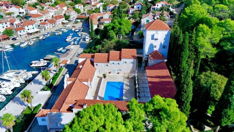 from-split-private-hvar-and-pakleni-island-cruise-and-tour