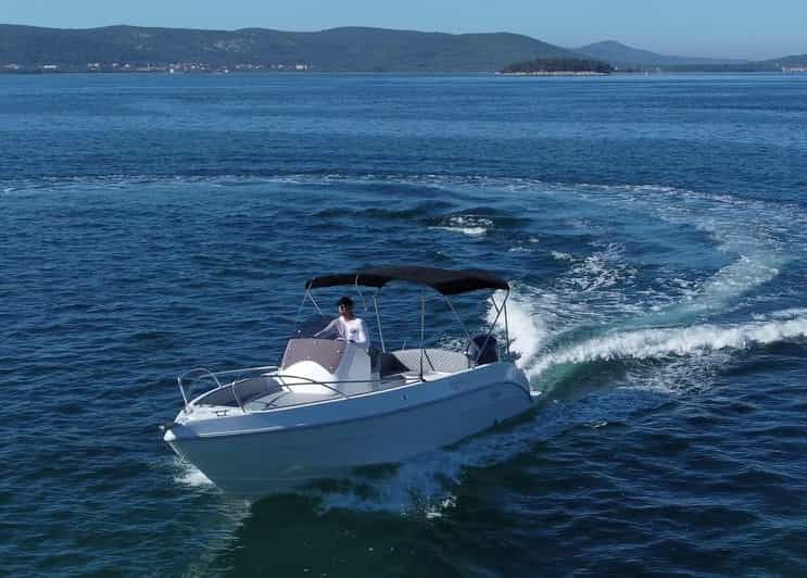 from-split-trogir-blue-lagoon-maslinica-boat-tour