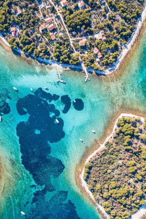 from-split-trogir-blue-lagoon-maslinica-boat-tour