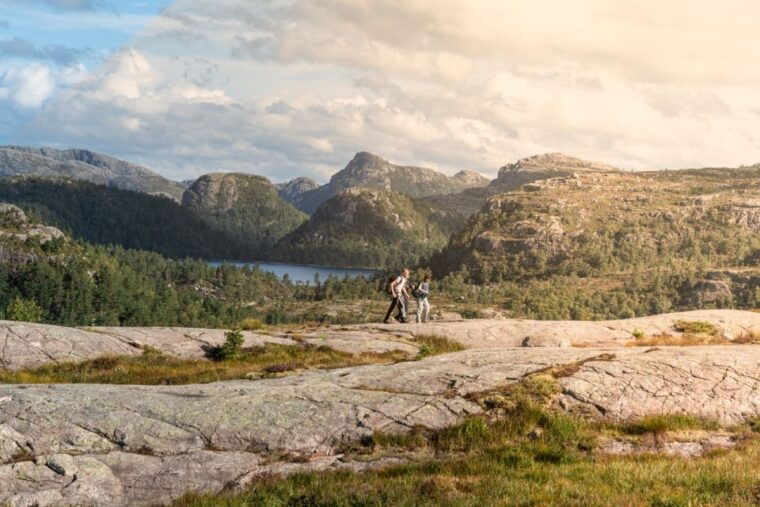 from-stavanger-pulpit-rock-guided-hike-with-pickup