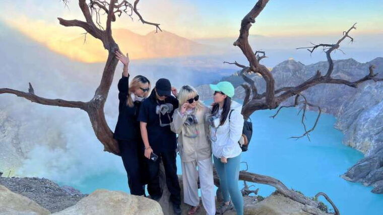from-surabaya-tumpak-sewu-bromo-ijen-bali-4-day-tour