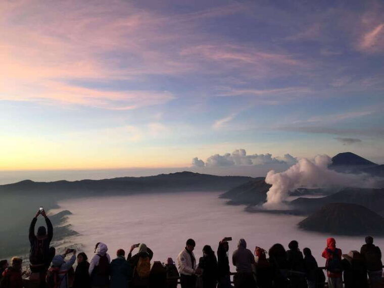 from-surabaya-tumpaksewu-bromo-ijen-3-days-sharing-tour