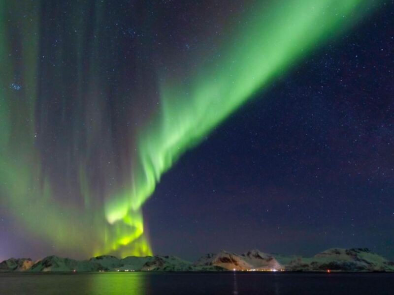 from-svolvaer-guided-northern-lights-tour-by-van