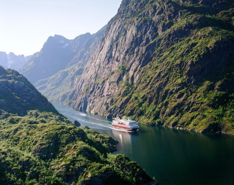 from-svolvaer-hurtigruten-cruise-into-trollfjord